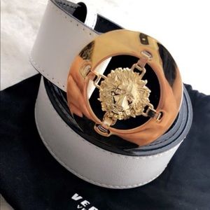 Versus woman’s belt